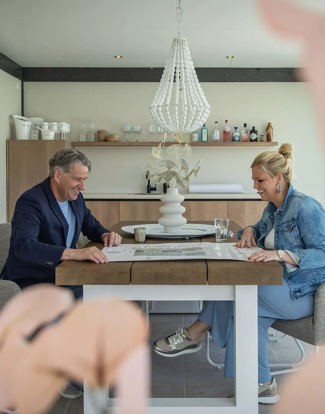 William de Boet in contact met een klant | The Organic Gardenroom